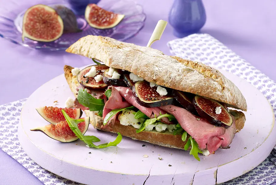 Warmes Roastbeef-Feigen-Sandwich Rezept Warmes Roastbeef-Feigen-Sandwich Rezept