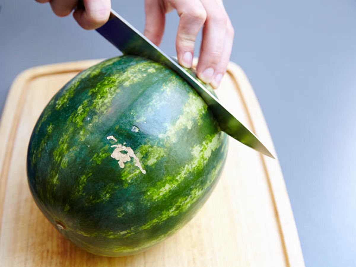 Melone schnitzen - Schritt 1: