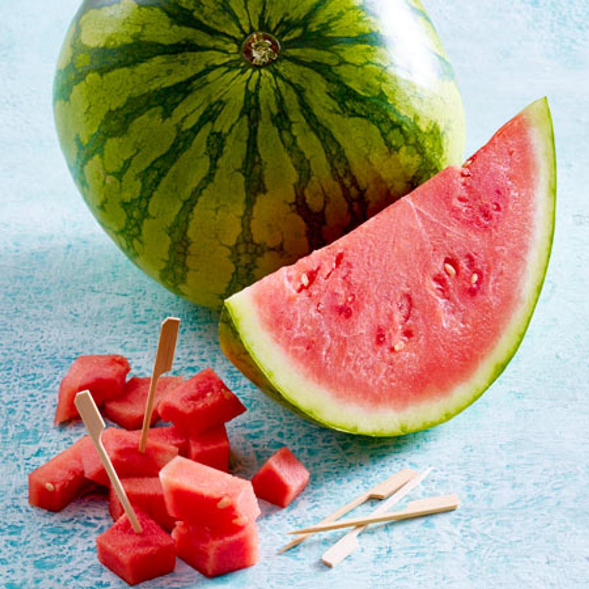 Melone schnitzen - so gehts Schritt für Schritt