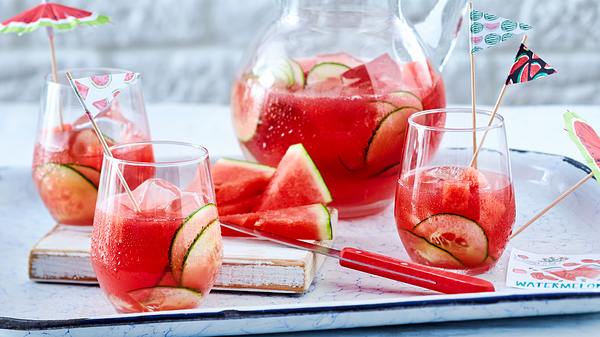 Wassermelonen-Bowle schmeckt köstlich und erfrischend - Foto: House of Food / Bauer Food Experts KG