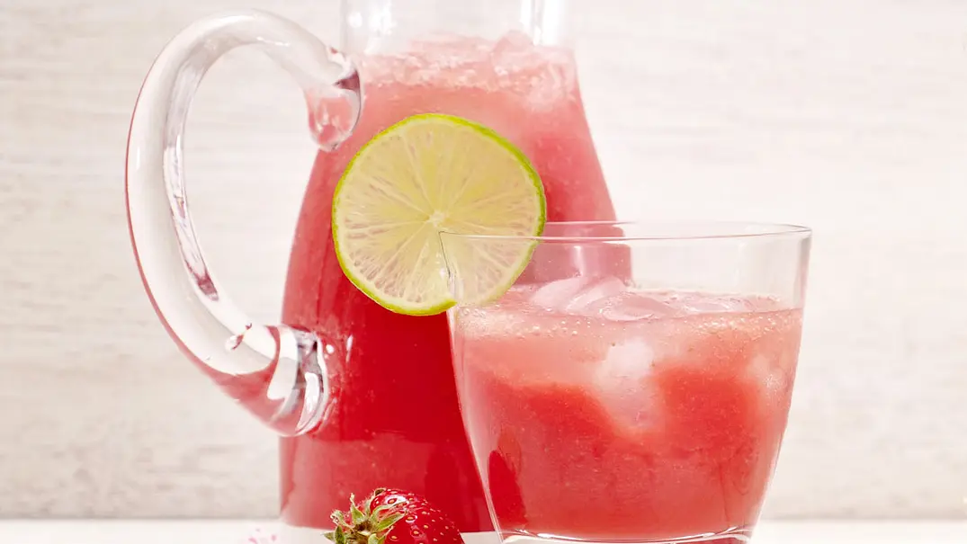 Wassermelonen-Erdbeer-Limonade Rezept - Foto: LECKER @ Bauer Media Group Wassermelonen-Erdbeer-Limonade Rezept - Foto: LECKER @ Bauer Media Group