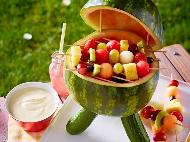 Wassermelonen-Grill mit Fruchtspießen Rezept