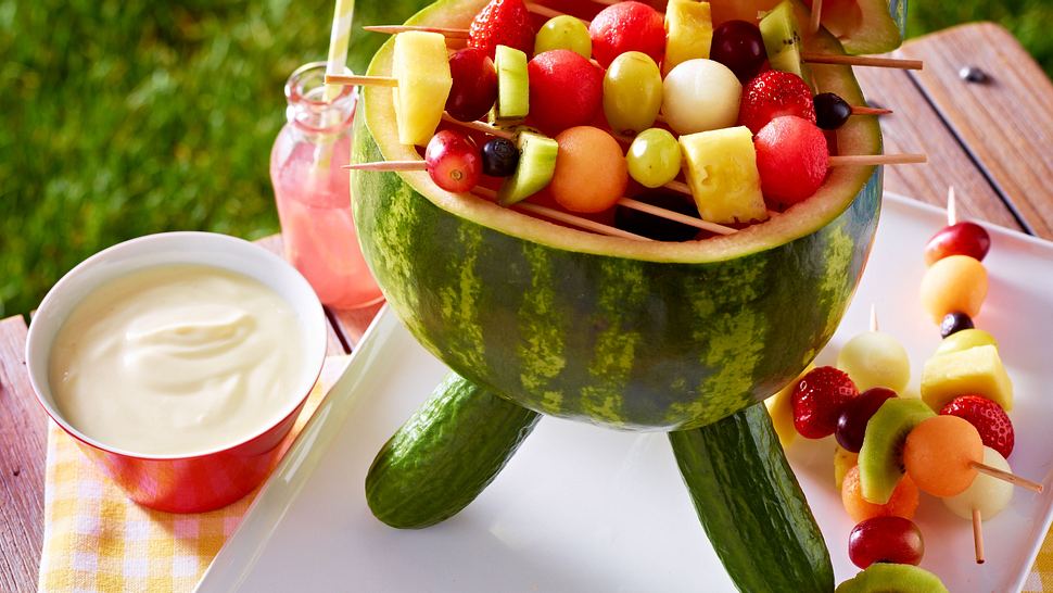 Wassermelonen-Grill mit Fruchtspießen Rezept - Foto: House of Food / Bauer Food Experts KG