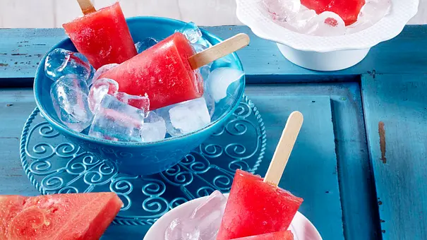 Wassermelonen-Holunder-Eis Rezept - Foto: LECKER @ Bauer Media Group