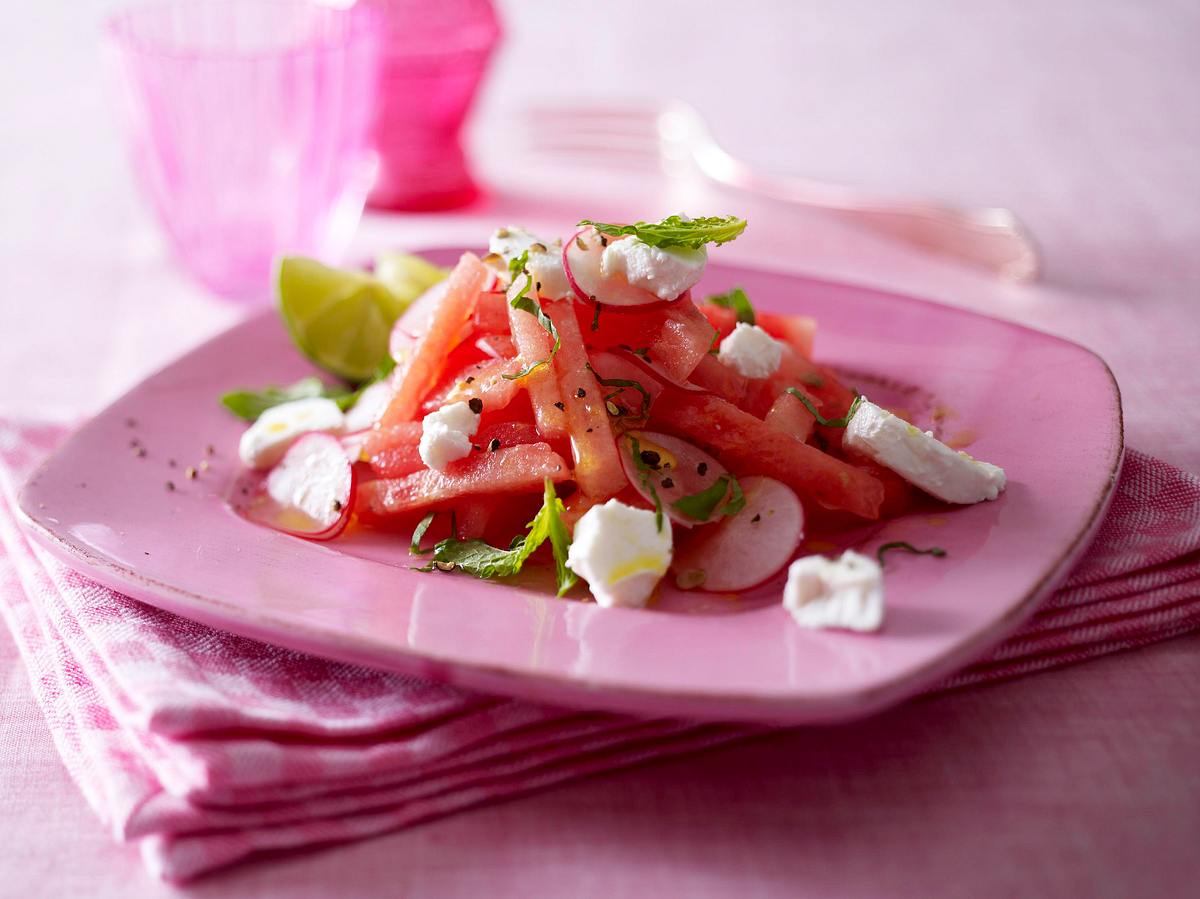 Wassermelonen-Salat mit Ziegenkäse und Minze Rezept