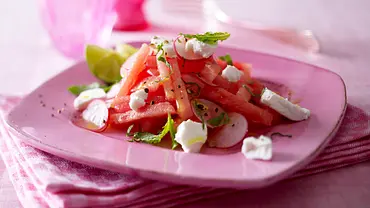 Wassermelonen-Salat mit Ziegenkäse und Minze Rezept - Foto: LECKER @ Bauer Media Group Wassermelonen-Salat mit Ziegenkäse und Minze Rezept - Foto: LECKER @ Bauer Media Group
