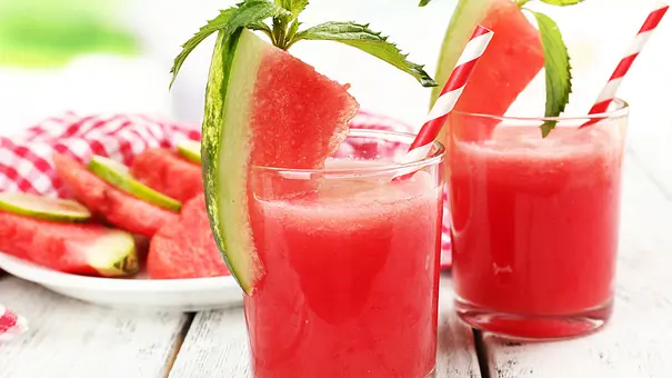 Wassermelonen-Smoothie - Foto: Africa Studio - Fotolia.com Wassermelonen-Smoothie - Foto: Africa Studio - Fotolia.com