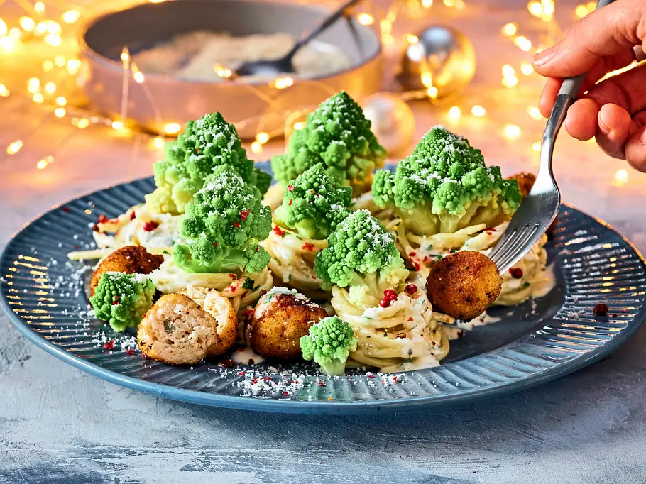 Weihnachtliche Nudel-Nester