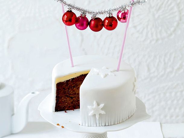 Weihnachtlicher Früchte-Schoko-Kuchen Rezept