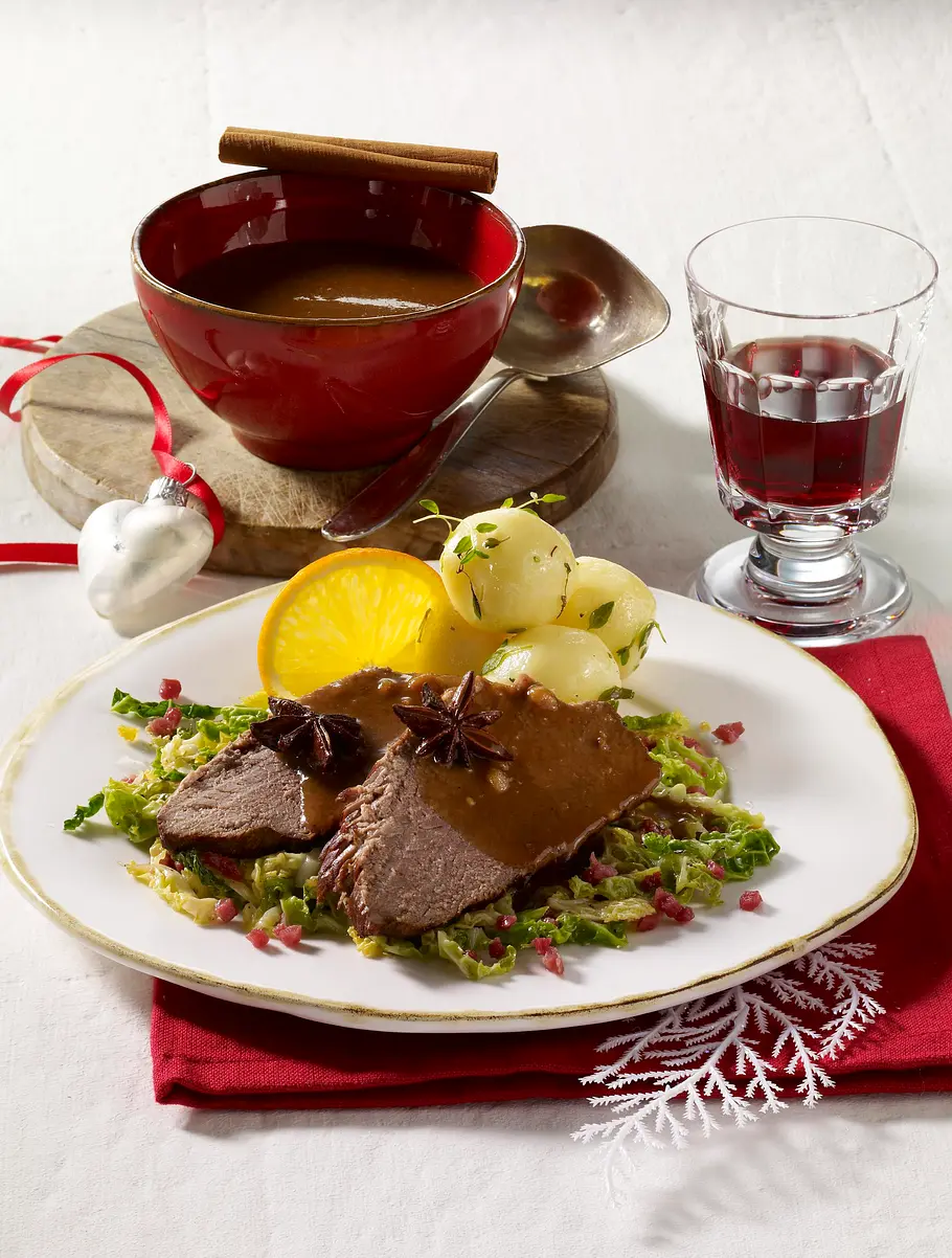 Weihnachts-Sauerbraten mit Wirsinggemüse Rezept Weihnachts-Sauerbraten mit Wirsinggemüse Rezept