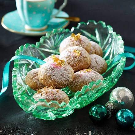 Weihnachtsbällchen mit Kokosraspeln und Mandeln Rezept Weihnachtsbällchen mit Kokosraspeln und Mandeln Rezept