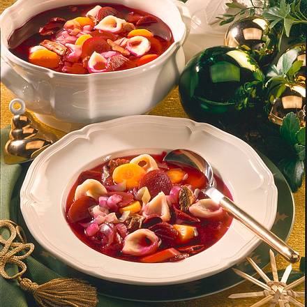 Weihnachtsborschtsch mit Steinpilzöhrchen Rezept Weihnachtsborschtsch mit Steinpilzöhrchen Rezept