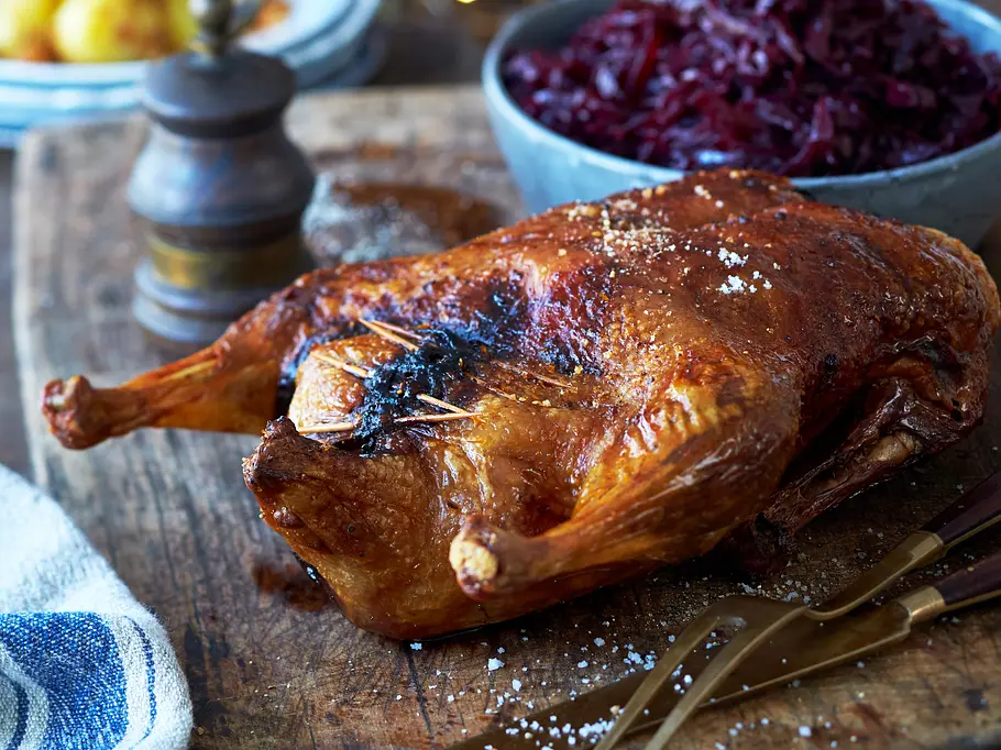 Weihnachtsente mit Rotkohl und Klößen Weihnachtsente mit Rotkohl und Klößen