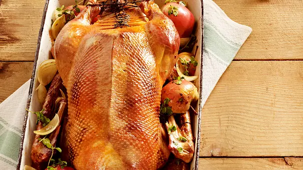 Weihnachtsgans mit Apfel-Rotweinsoße Rezept - Foto: LECKER @ Bauer Media Group