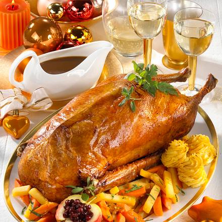 Weihnachtsgans mit glasiertem Steckrüben-Möhrengemüse Rezept Weihnachtsgans mit glasiertem Steckrüben-Möhrengemüse Rezept