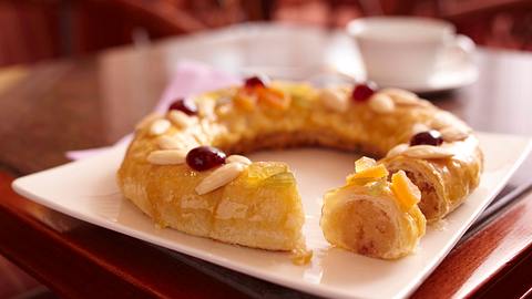 Weihnachtskranz mit feinem Marzipan Rezept - Foto: House of Food / Bauer Food Experts KG