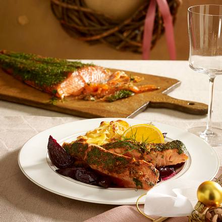 Weihnachtslachs mit Kartoffelgratin & Vanille-Rote-Bete Rezept