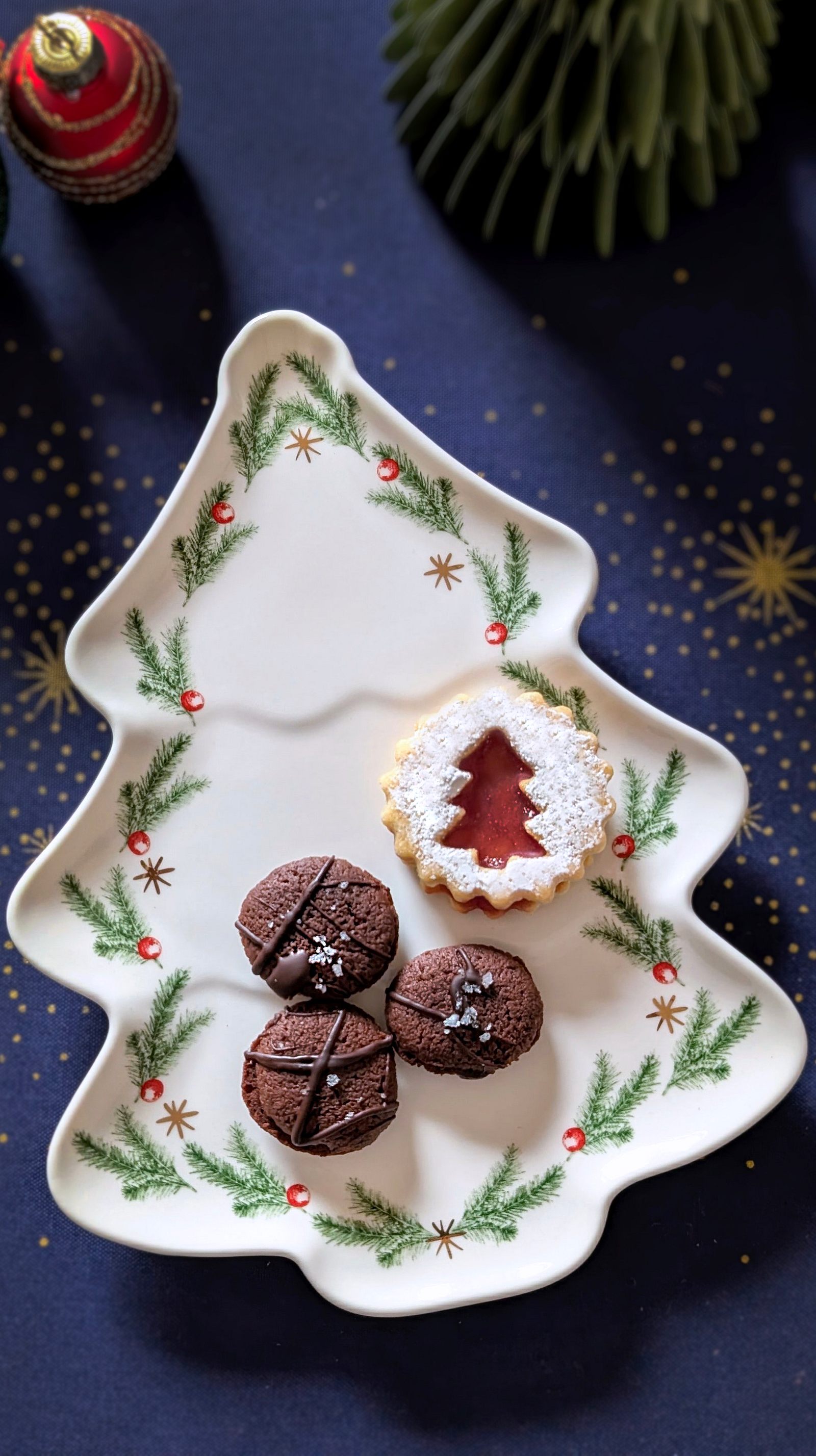 Die schönsten Weihnachtsteller für Plätzchen und Festtagsmenü