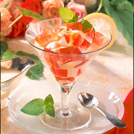 Weingeleewürfel mit Vanillesoße Rezept Weingeleewürfel mit Vanillesoße Rezept