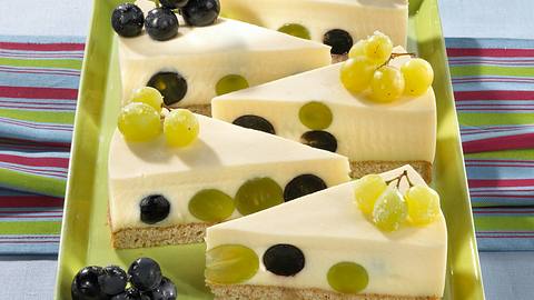 Weinmoussetorte mit Trauben Rezept - Foto: Maass