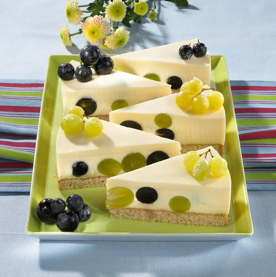 Weinmoussetorte mit Trauben Rezept Weinmoussetorte mit Trauben Rezept
