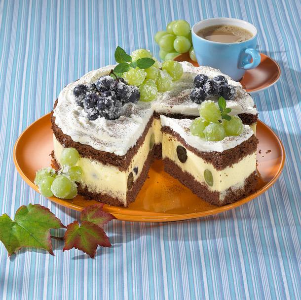 Weinschaum-Biskuittorte Rezept