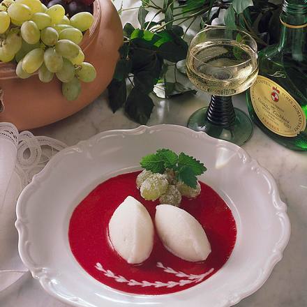 Weinsorbet mit Himbeerspiegel Rezept Weinsorbet mit Himbeerspiegel Rezept