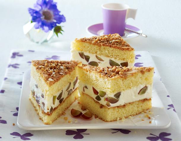 Weintraubenschnitten mit Joghurtcreme Rezept Weintraubenschnitten mit Joghurtcreme Rezept
