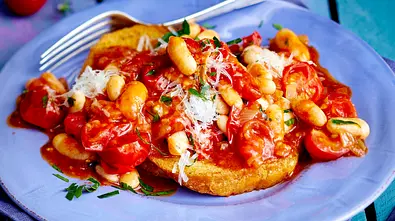 Weiße-Bohnen-Ragout mit geröstetem Brot Rezept - Foto: LECKER @ Bauer Media Group