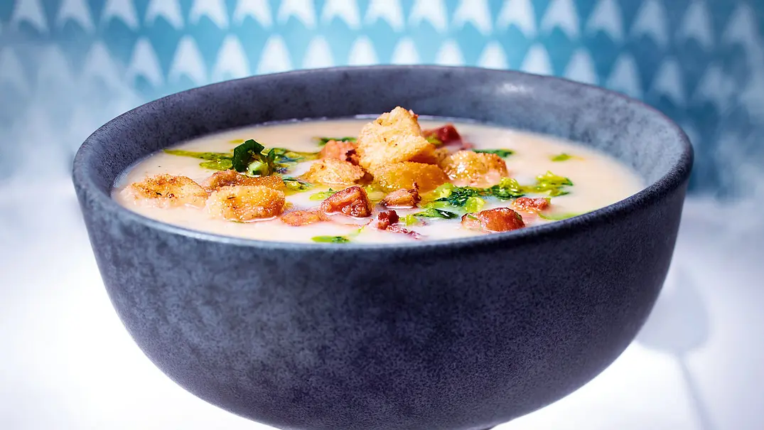 Weiße-Bohnen-Suppe mit Croûtons und Zitronenöl Rezept - Foto: LECKER @ Bauer Media Group Weiße-Bohnen-Suppe mit Croûtons und Zitronenöl Rezept - Foto: LECKER @ Bauer Media Group