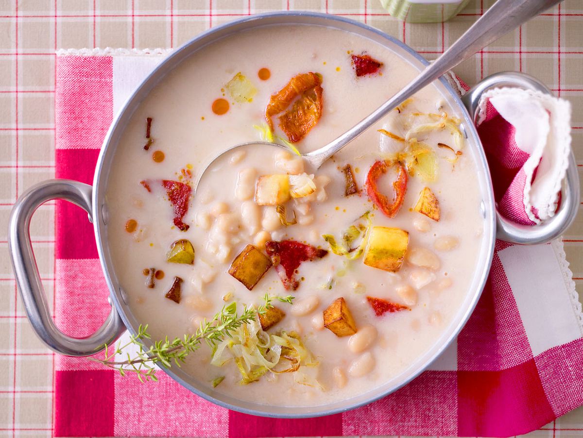 Weiße-Bohnen-Suppe mit Gemüsecroûtons Rezept