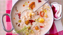 Weiße-Bohnen-Suppe mit Gemüsecroûtons Rezept - Foto: LECKER.de