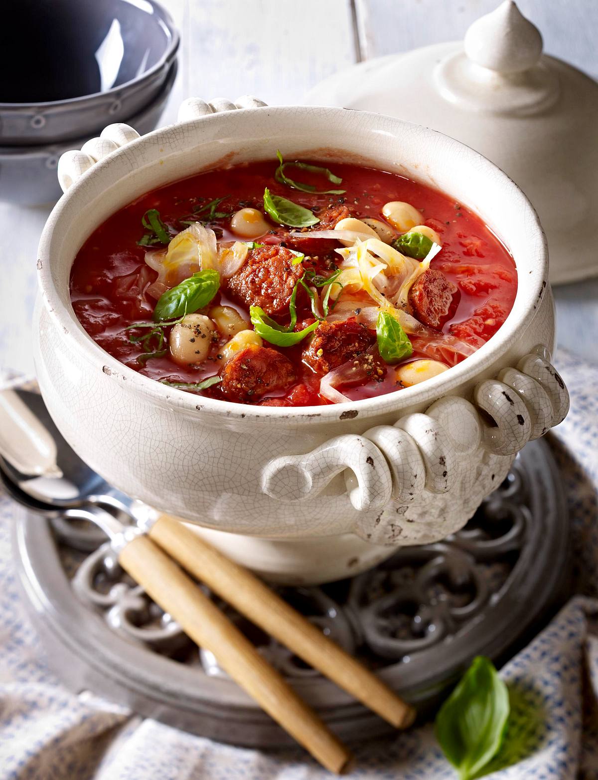 Weiße Bohnen-Tomaten-Suppe mit Fenchel und Chorizo-Wurst Rezept