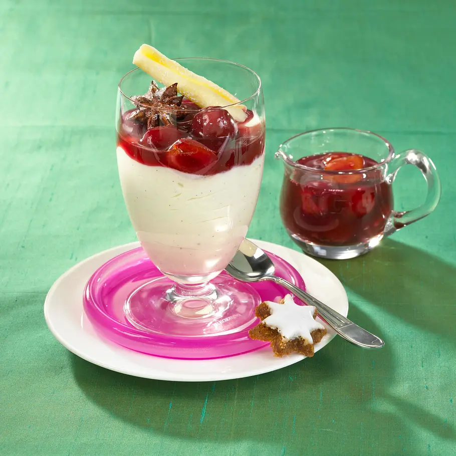 Weiße Schoko-Mousse mit Zimtkirschen Rezept Weiße Schoko-Mousse mit Zimtkirschen Rezept