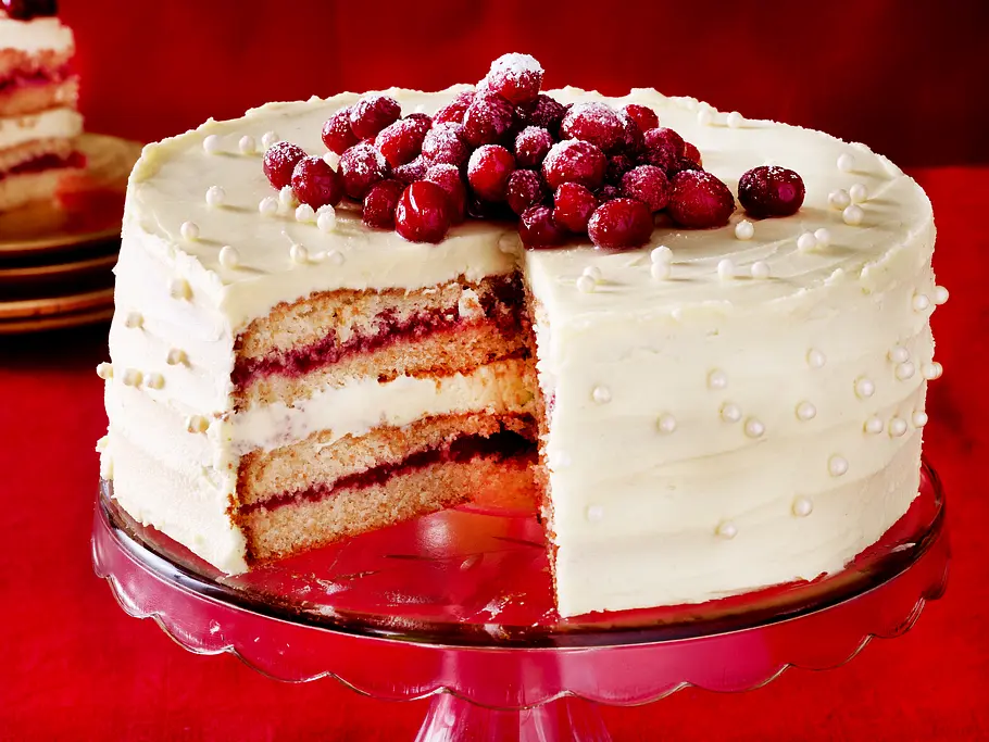 Weiße Schoko-Torte mit Cranberries Rezept Weiße Schoko-Torte mit Cranberries Rezept