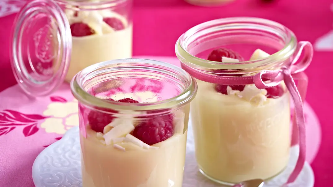 Weiße Schokoladencreme Rezept - Foto: LECKER @ Bauer Media Group Weiße Schokoladencreme Rezept - Foto: LECKER @ Bauer Media Group