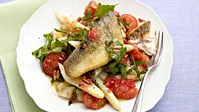 Weißer Spargel zu feinem Zanderfilet Rezept - Foto: LECKER @ Bauer Media Group