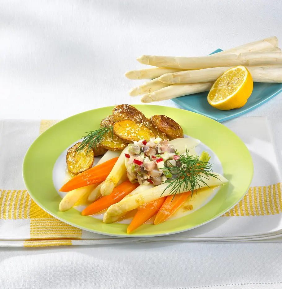 Weißer Spargel zu Matjes-Tatar Rezept Weißer Spargel zu Matjes-Tatar Rezept