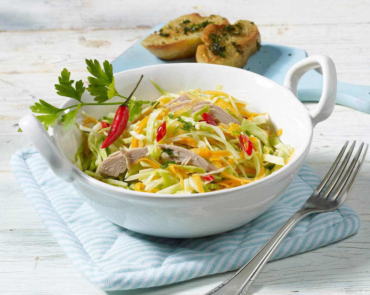 Weißkohlsalat mit Thunfisch und Möhren Rezept