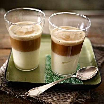 Weiße Mousse mit heißem Espresso Rezept