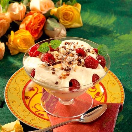Weiße Schoko-Creme auf Himbeeren Rezept
