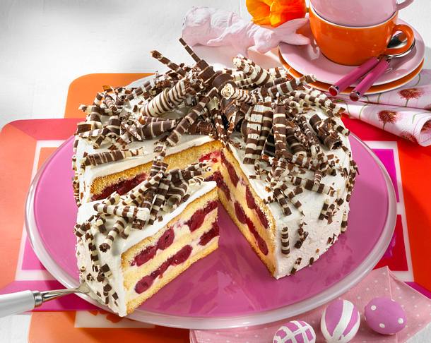 Weiße Schokocremetorte mit Kirschen Rezept Weiße Schokocremetorte mit Kirschen Rezept