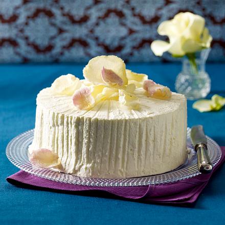Weiße Schokoladentorte mit Rosenblättern Rezept