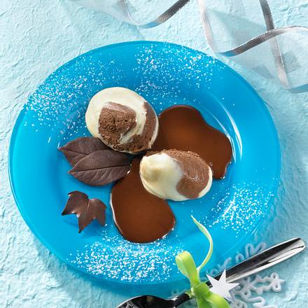Weiße und dunkle Mousse Rezept Weiße und dunkle Mousse Rezept