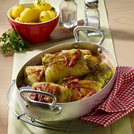 Weißkohl-Päckchen mit Petersilien-Kartoffeln Rezept Weißkohl-Päckchen mit Petersilien-Kartoffeln Rezept