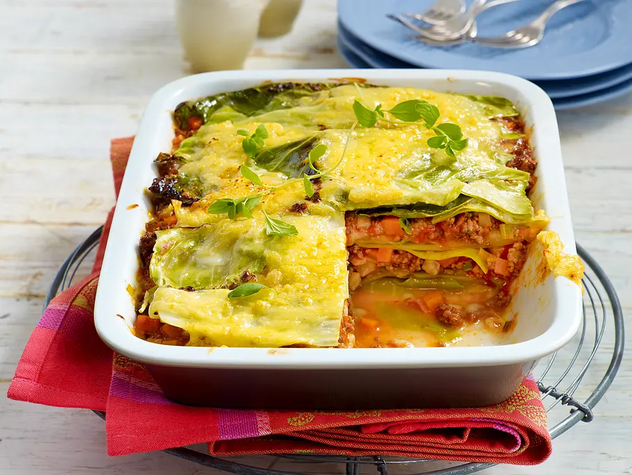 Low Carb-Weißkohllasagne mit Hack, Möhren und Käse