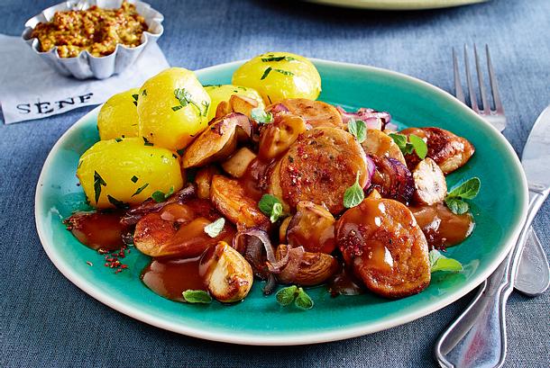 Weißwurstgulasch zu Petersilienkartoffeln Rezept