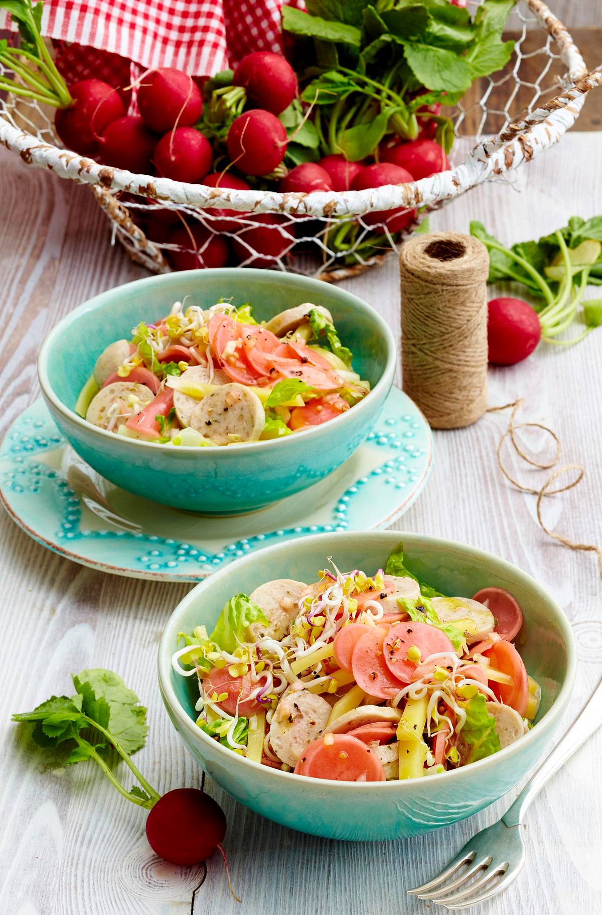 Weißwurst-Käse-Salat mit eingelegten Radieschen Rezept