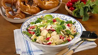 Weißwurst-Radieschen- Salat mit Brezeln Rezept - Foto: LECKER @ Bauer Media Group Weißwurst-Radieschen- Salat mit Brezeln Rezept - Foto: LECKER @ Bauer Media Group