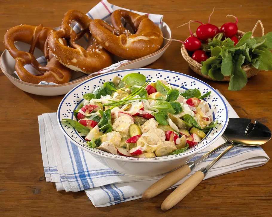 Weißwurst-Radieschen- Salat mit Brezeln Rezept Weißwurst-Radieschen- Salat mit Brezeln Rezept